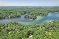 Rose City Cabin w/ Fire Pit & Lake Access - 3-stjärniga
