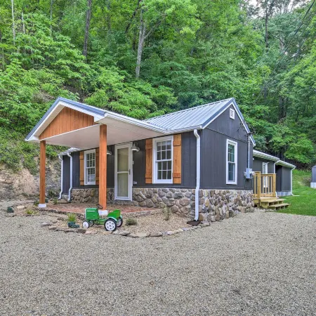 Updated Bristol Retreat ~ 2 Miles to Downtown!