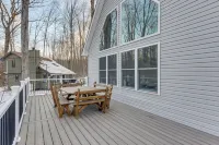 Pocono Lake Home with Community Perks Hike and Ski!