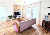 Cute downtown Hagerman cottage with stock tank pool & putting green.