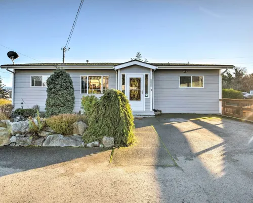 Fire Pit and Bay Views North Bend Home! ノース・ベンドのホテル