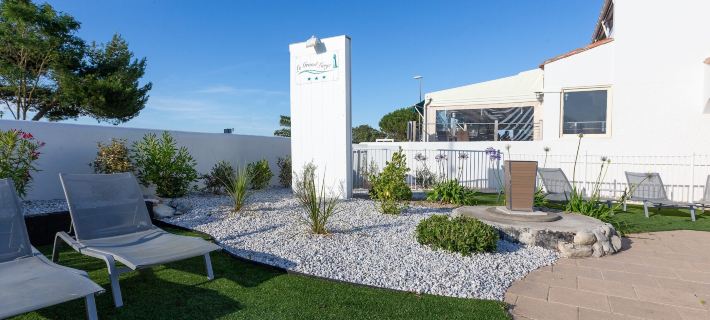 Hôtel Restaurant le Grand Large - Face à la Plage - Ile de Ré Hoteles en Poitou-Charentes