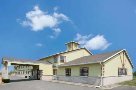 Days Inn by Wyndham Cameron Отели в г. Камерон