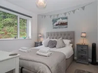 3 Dolphin Court - 3-Star