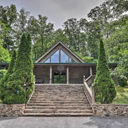 Lakefront Cabin in the Smoky Mountains