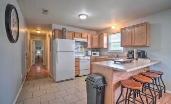 Charming One-Level Home w/ Deck, Walk to Dtwn