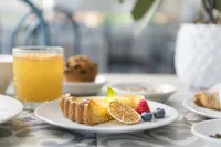Luxor Cattolica Beach Hotel