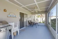 Bright Titusville Retreat w/ Lanai - Wfh Friendly!