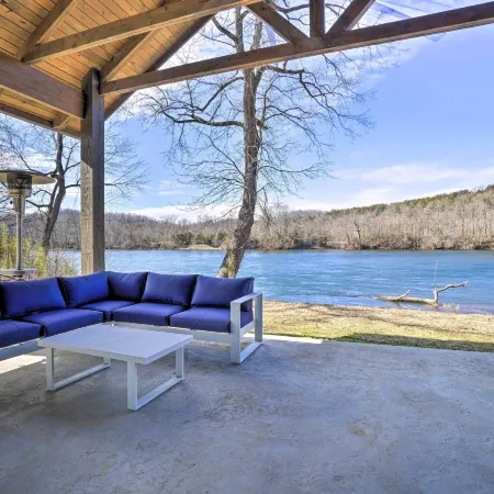 Idyllic Cotter Escape Steps to White River!