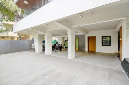 FabHotel Sai Raj - Nr Zeel College Отели рядом с достопримечательностью «Магал Гарден»