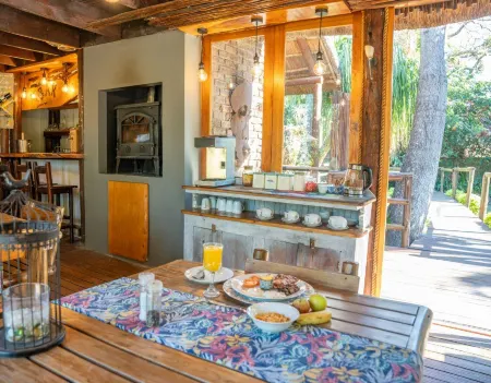 Tidewaters Accommodation Отели в г. Chintsa