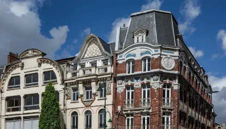 Hôtel Louvre-Lens - Esprit de France Отели в г. Вими