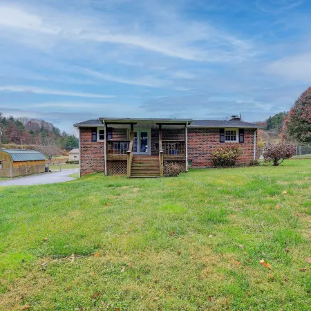 Bluefield Home w/ Covered Deck - Near Parks!