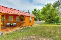 Scenic Riverfront Escape w/ Sauna in Junction City - Homestays