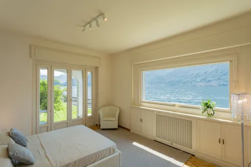 Villa Bianca - Front Lake Pool by Rent All Como