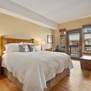 Unequalled Ski in Out, Next to Gondola, Sundial hotel room, Pool, Hot tub, Condo Nast Winner C216A