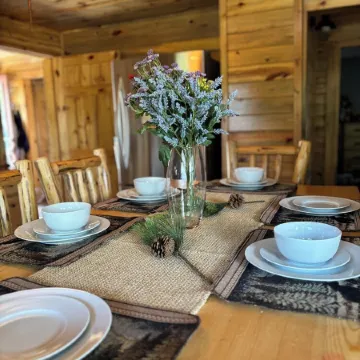 1930’s Woodland Park Cabin: Rustic & Romantic