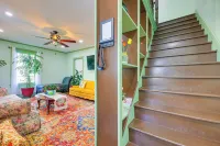 18 Mi to Skiing: Colorful Home in Springfield! - Wifi