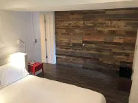 Designer Apartment with All the Amenities! Hotel a 