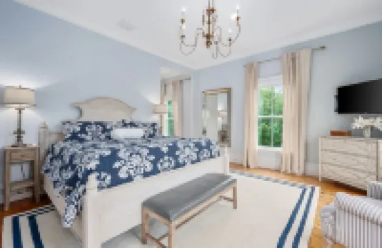 Luxury Beach Access and Elegant Design - Stunning Sea Captain's Haven 하위치 호텔