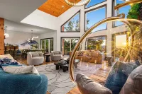 Huge Valley Views . Hgtv Design . Hot Tub . Theater . Sauna . Rec Room . Arcades