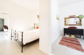 Bright Apt w Balcony & Mamad 10min Walk from Beach