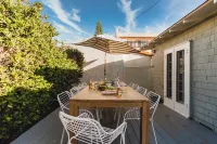 توباز باي أفانتستاي أدورابل كوتيدج والكينج ديستانس تو بيتش وي/ لارج باتيو