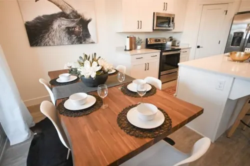 Entire Townhouse/Private Hot Tub/Pool/Gas Fire Pit Hotels in Washington