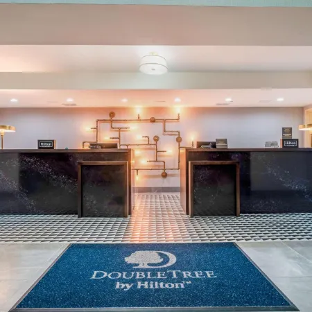 Hilton Charlotte Executive Park Отели рядом с достопримечательностью «Торговый центр SouthPark»