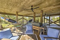 Walk to Bay and Boat Launch Beach House in Avon - Wifi
