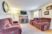 Quiet Cheektowaga Retreat 23 Mi to Niagara Falls!