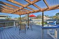 Eureka Cottage Near Sequoia Park and Old Town! - Hot Tub