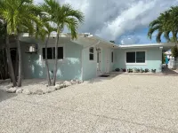 Renovated 3Br 3BA, Tiki Hut, 37' Dock, Boat Trailer Parking, Cabana Club Memb.