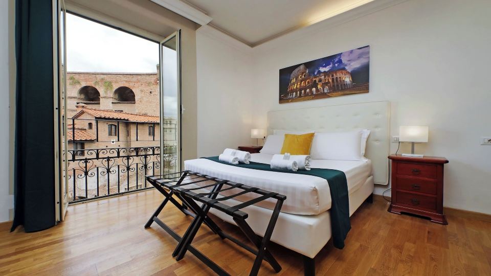 Romulus Rooms by Hostand