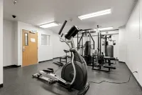 Days Inn by Wyndham Thornton - Gym