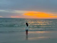 Eldorado Gem. 1 Minute Walk to the Goregrous Beach at Clearwater Beach North.