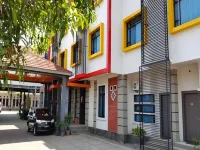 Hotel Bintang Redannte Hotels near Basecamp gn.guntur via citiis