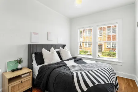 Charming 2-bedroom apartment in dowtown Decatur/ 20 min from downtown ATL