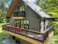 8 Minutes to Mount Snow, Dog Friendly, Fire Pit, Hot Tub, Game Room, Private