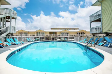 Sandshells Retreat Walk to Beach. Great Area! Отели рядом с достопримечательностью «W Beach Blvd»