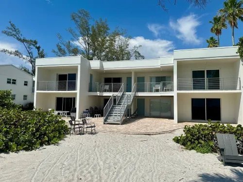 7th Heaven 1 Bedroom Condo by Redawning