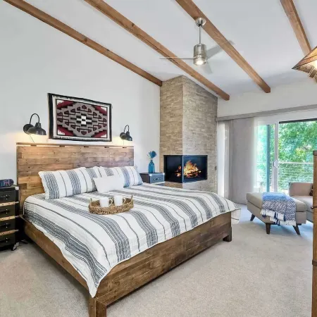 Fresh & Modern 3Br - Just Blocks from Beach