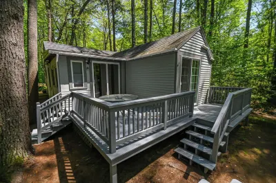 Cottage by the Pond the Perfect Cozy Escape!