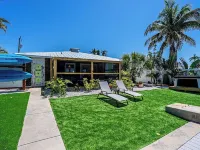 Waterfront Oasis with Boat Lift & Hot Tub in Bokeelia Hotels in Bokeelia