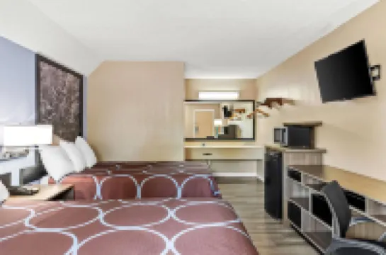 Super 8 by Wyndham Brownsburg