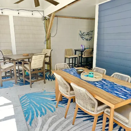 Shell Yeah! Surfside 5Br - New Heated Saltwater Pool - Sleeps 15+- Walk to Beach