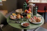 Hôtel Présent - 200m des Arènes d'Arles - Encore Mieux - sarapan