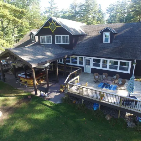 INCREDIBLE 8br 4ba Log House, Big St Germain Lake, Outdoor Covered Bar, Beach