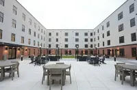 Opulence n Olive ~ 4bath, 10 beds+Park 2 cars FREE
