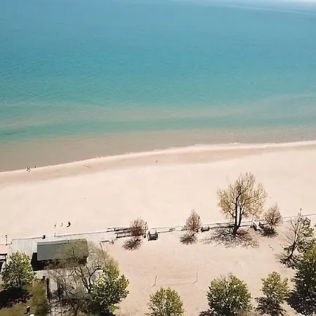 Remodeled 5Br Downtown Oscoda - Walk to Lake Huron Beach - Sleeps 13 - Fire Pit